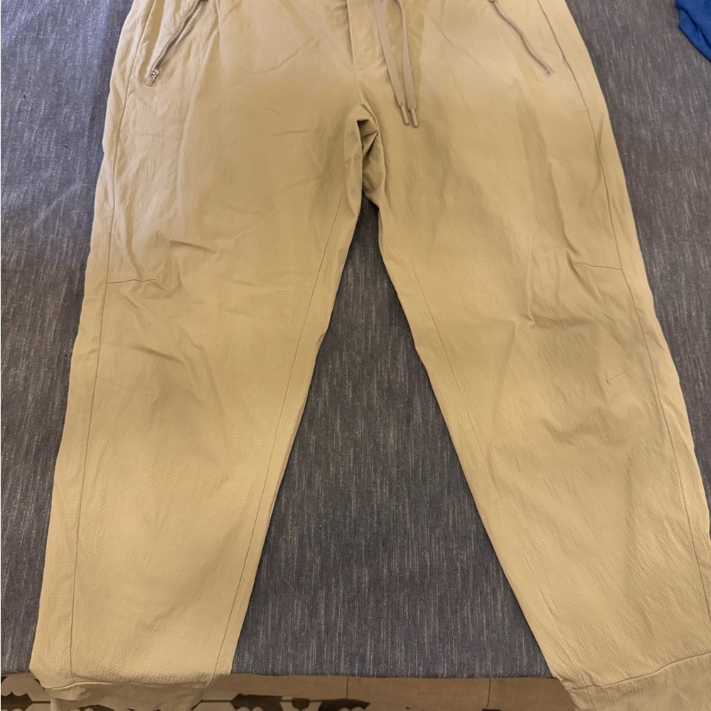 Athleta women's Beige Joggers